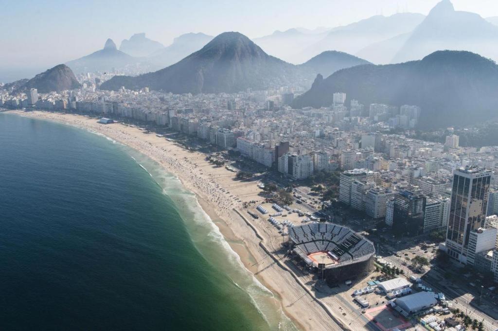 Studio Completo Na Praia De Copacabana Com Ar, Wifi, Netflix, Ate 4 Pessoas, Fundos Claro E Silencioso, Pauloangerami Pj135 Rio de Janeiro Buitenkant foto