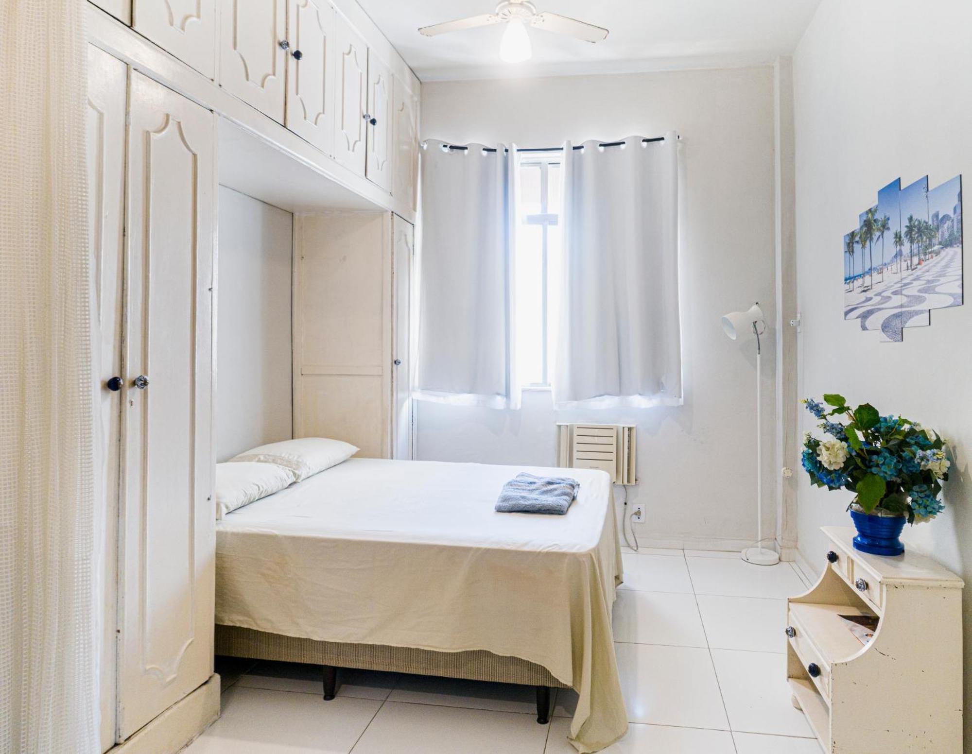 Studio Completo Na Praia De Copacabana Com Ar, Wifi, Netflix, Ate 4 Pessoas, Fundos Claro E Silencioso, Pauloangerami Pj135 Rio de Janeiro Buitenkant foto